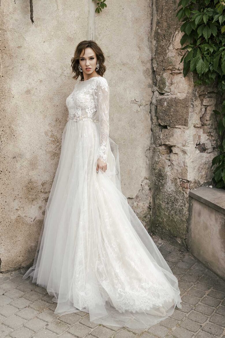 25 Best Wedding Dresses for Tall Brides in 2021 - Royal Wedding