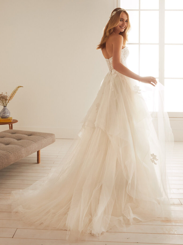 25 Best Wedding Dresses for Tall Brides in 2022 - Royal Wedding