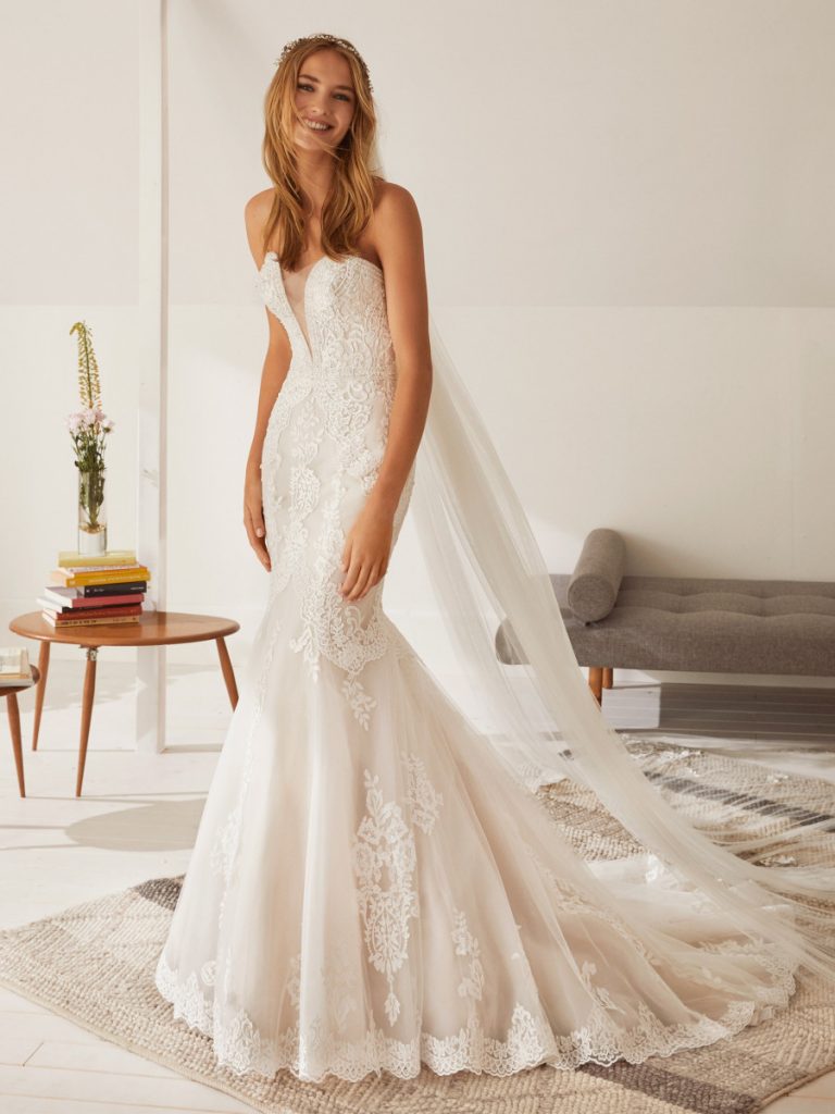 25 Best Wedding Dresses for Tall Brides in 2019 - Royal Wedding