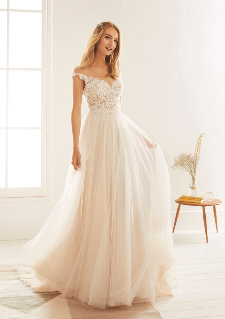 25 Best Wedding Dresses for Tall Brides in 2019 - Royal Wedding