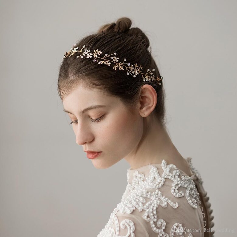 15 Best Bridal Hair Accessory Trends for 2024 - Royal Wedding