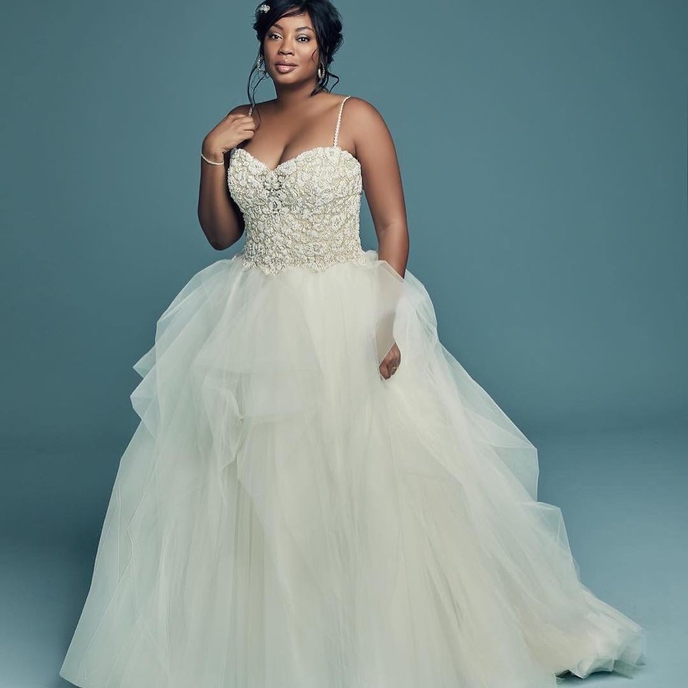 23 Best Wedding Dresses for Curvy Ladies for 2021 - Royal Wedding