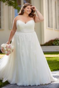 23 Best Wedding Dresses for Curvy Ladies for 2024 - Royal Wedding