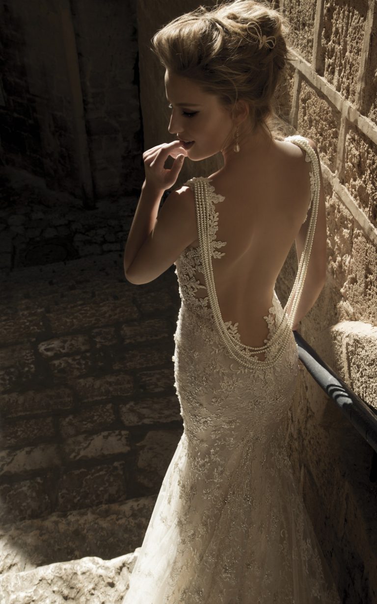 17 Breathtaking Backless Bridal Dresses Royal Wedding 8451
