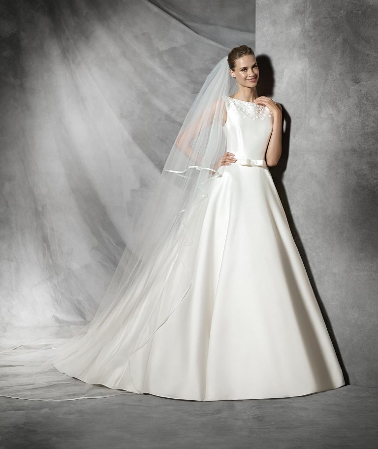 Best 1950s Inspired Wedding Dresses - Royal Wedding