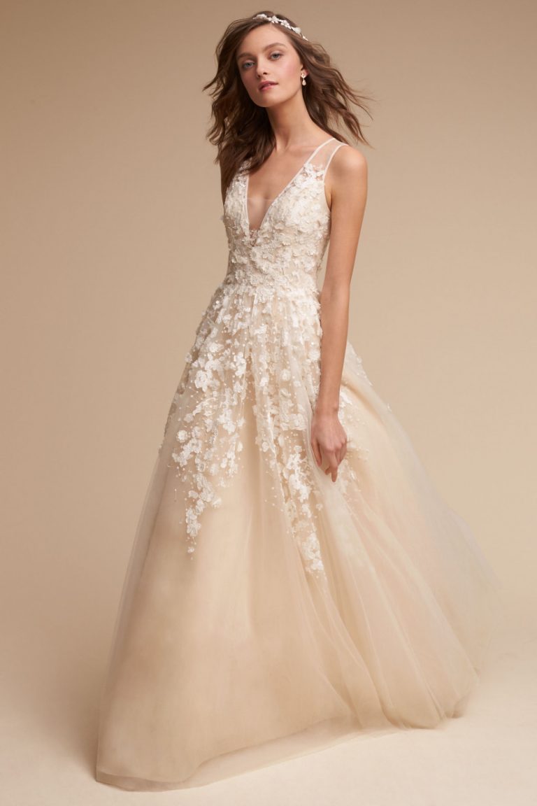 Top Wedding Dresses For Under  1000 of the decade Don t miss out 