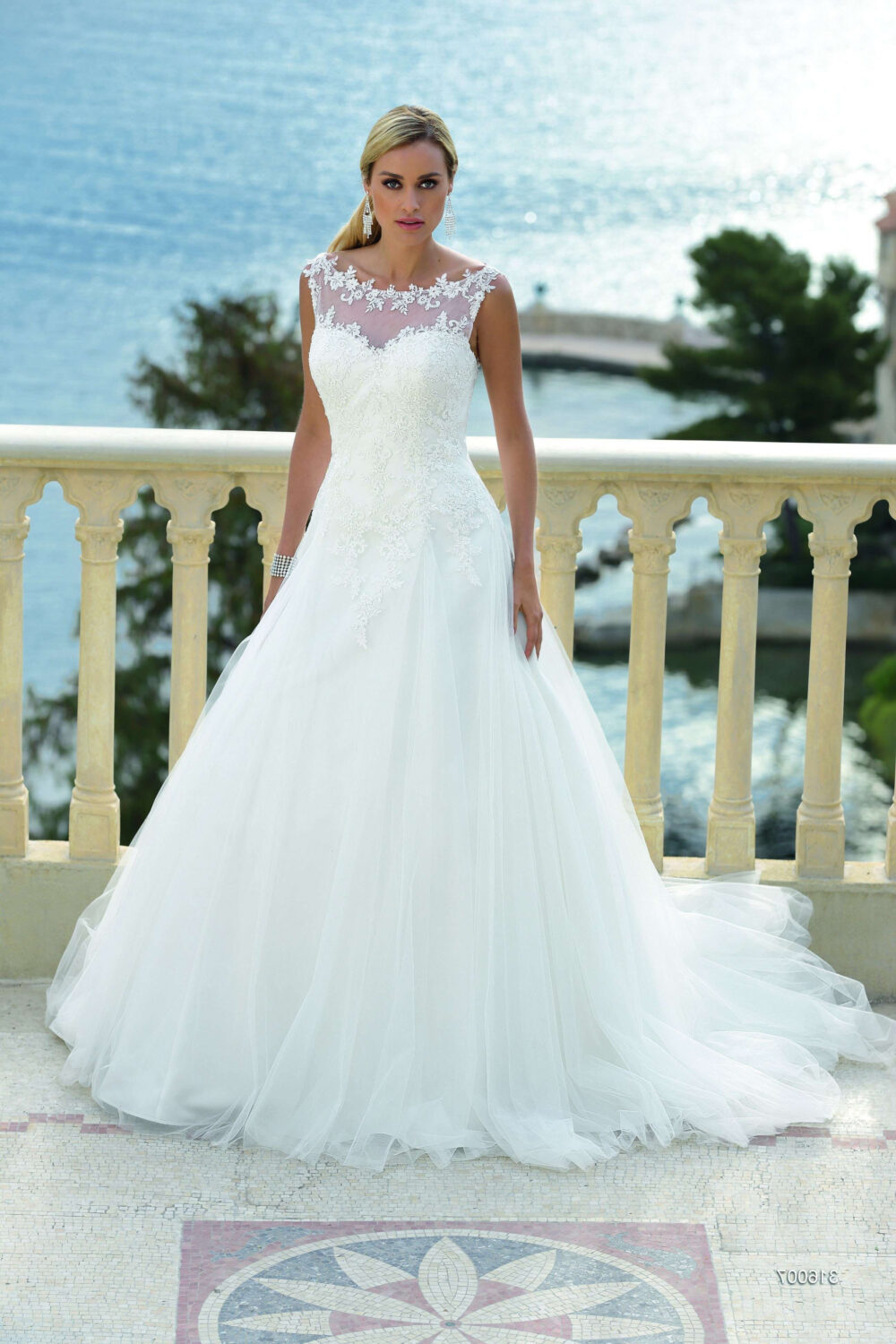 21 Best Beach Wedding Dresses For 2019 2020 Royal Wedding